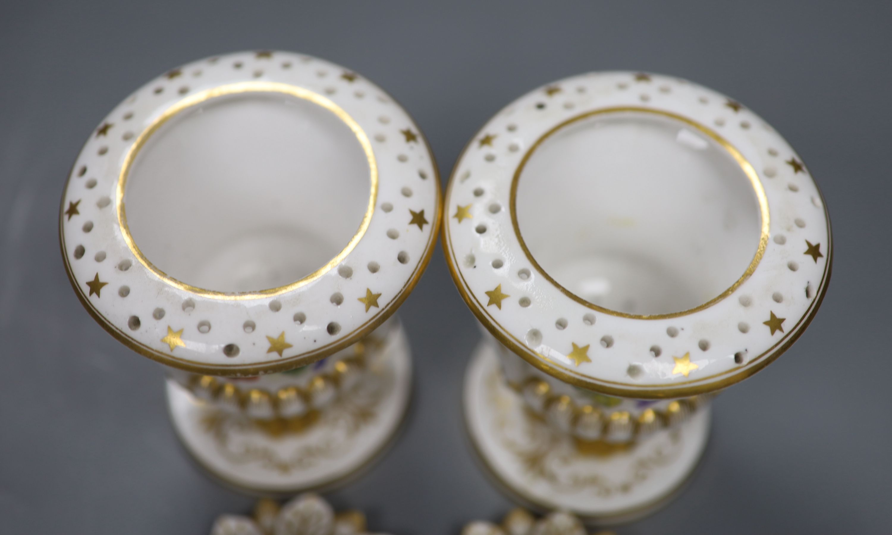Two Sampson Hancock Derby pot pourri vases and covers, overall height 13cm
